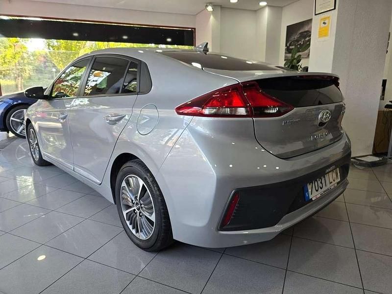Usado Hyundai Ioniq 141 CV (103 kW) 2019 Gris / plata Utilitario