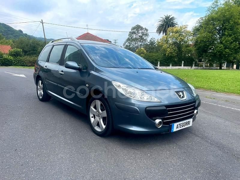Gris / plata Usado 2006 Peugeot 307 Familiar | 3999 € (Un poco caro) - Imagen 1/4