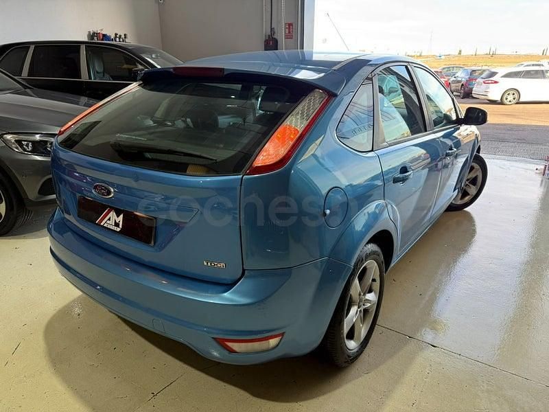 Usado Ford Focus Trend 90 CV (66 kW) 2009 Azul Berlina