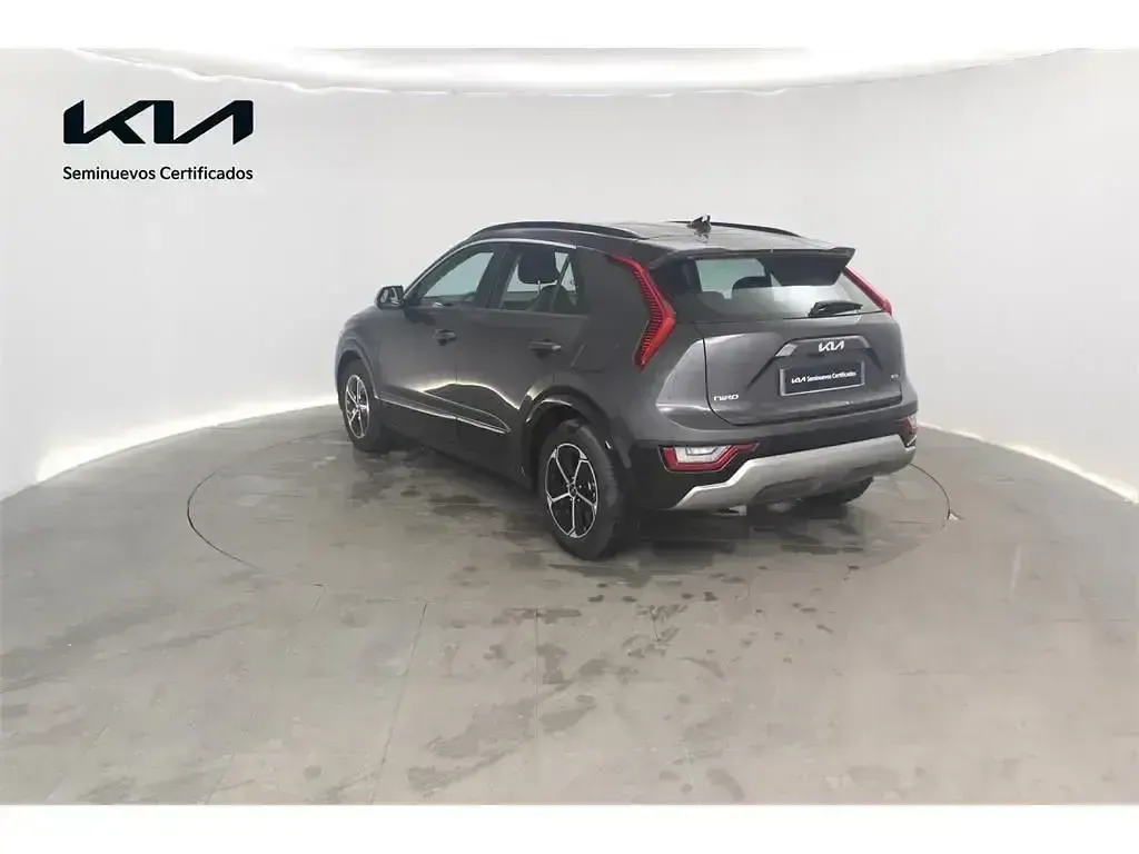 Usado Kia Niro 129 CV (94 kW) 2025 Gris SUV