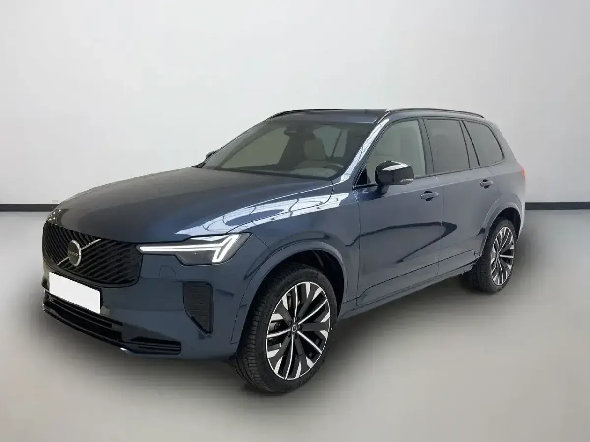 Käytetty Volvo XC90 Plus 250 HP (183 kW) 2025 Katumaasturi