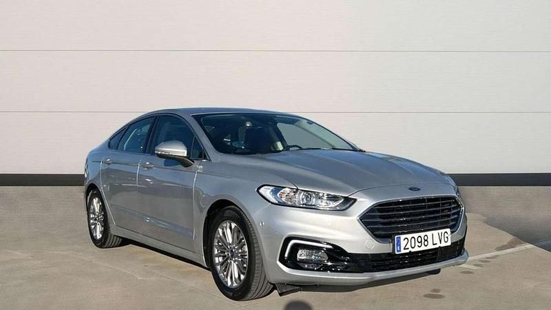 Usado Ford Mondeo Titanium 189 CV (139 kW) 2021 Gris Berlina