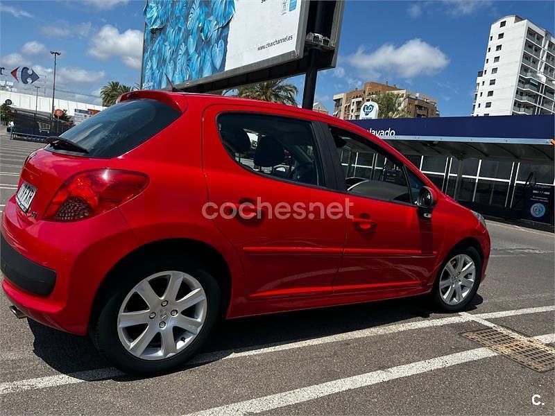Usado Peugeot 207 Premium 90 CV (66 kW) 2007 Rojo Berlina