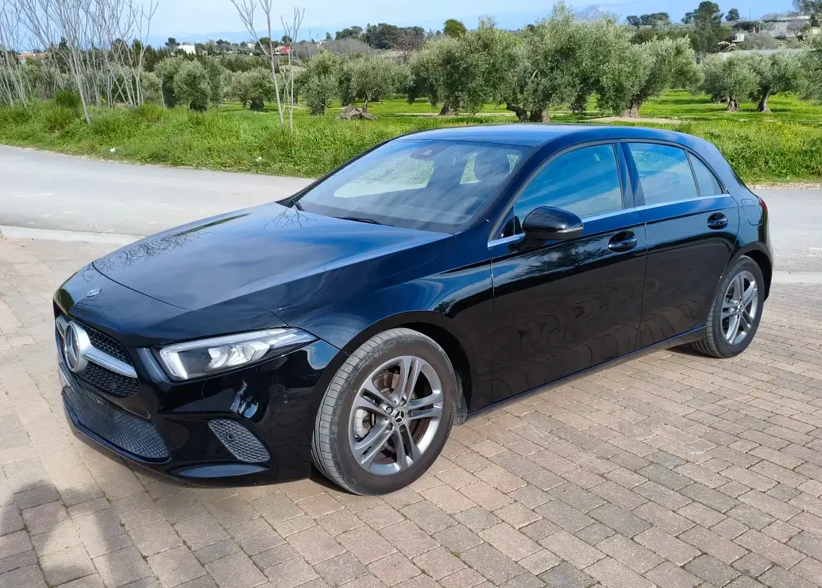 Usado Mercedes A180 116 CV (85 kW) 2019 Negro