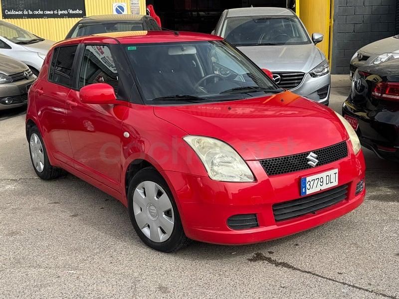 Usado Suzuki Swift GL 92 CV (67 kW) 2005 Granate Utilitario