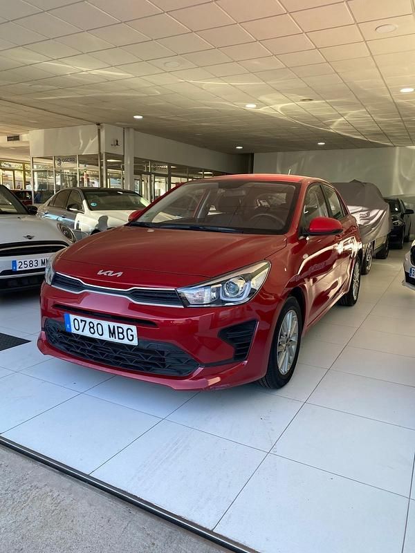 Rojo Usado 2022 Kia Rio | 13.700 € (Precio justo) - Imagen 1/4