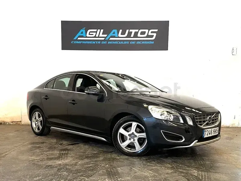 Usado Volvo S60 Momentum 115 CV (84 kW) 2011 Azul Berlina