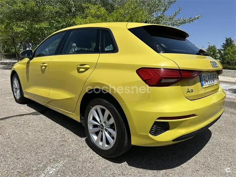 Usado Audi A3 116 CV (85 kW) 2021 Amarillo Berlina