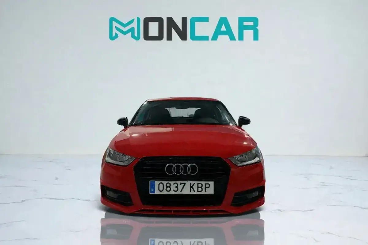 Usado Audi A1 Ambiente 95 CV (69 kW) 2017 Rojo Utilitario
