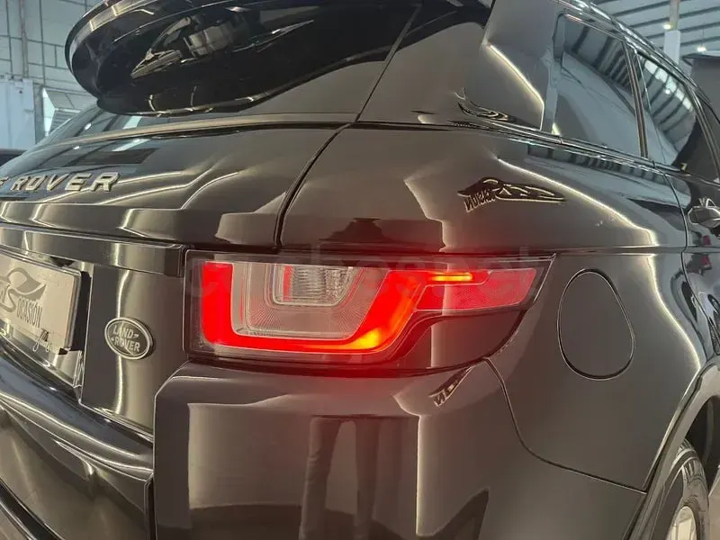 Käytetty Land Rover Range Rover evoque HSE 180 HP (132 kW) 2016 Musta Katumaasturi