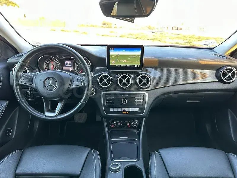 Usado Mercedes GLA180 136 CV (100 kW) 2020 Rojo SUV