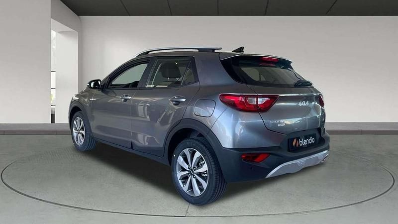 Usado Kia Stonic 101 CV (74 kW) 2025 Gris SUV