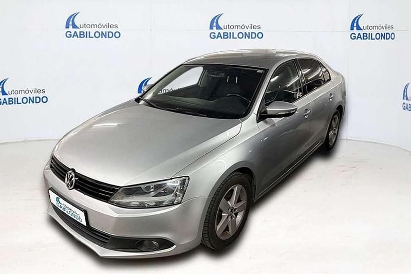 Gris Usado 2011 VW Jetta Advance Berlina | 7900 € (Precio justo) - Imagen 1/4