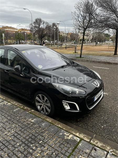 Usado Peugeot 308 Allure 115 CV (84 kW) 2013 Negro Berlina