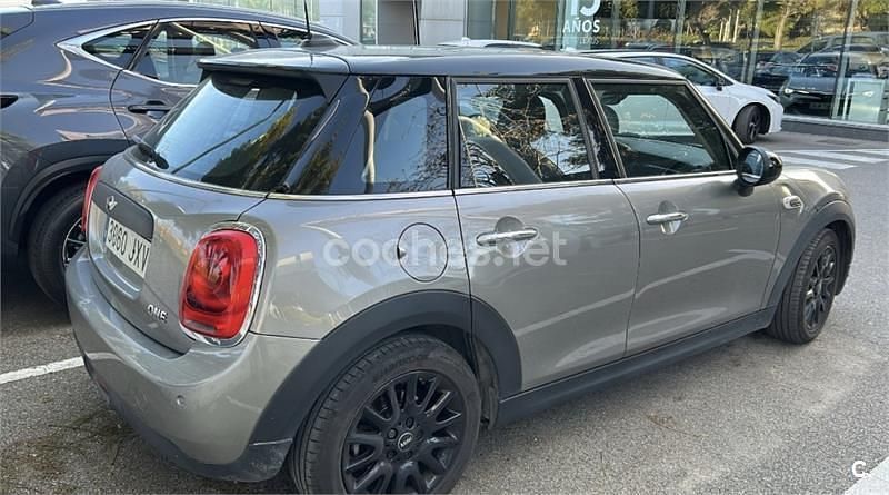 Usado Mini ONE 102 CV (75 kW) 2017 Gris / plata Utilitario