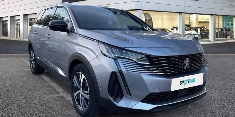 Usado Peugeot 5008 Allure 131 CV (96 kW) 2022 Gris SUV