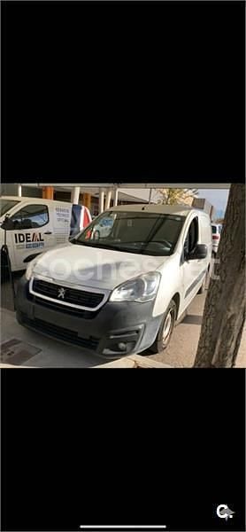 Usado Peugeot Partner Tepee Style 92 CV (67 kW) 2016 Blanco Monovolumen