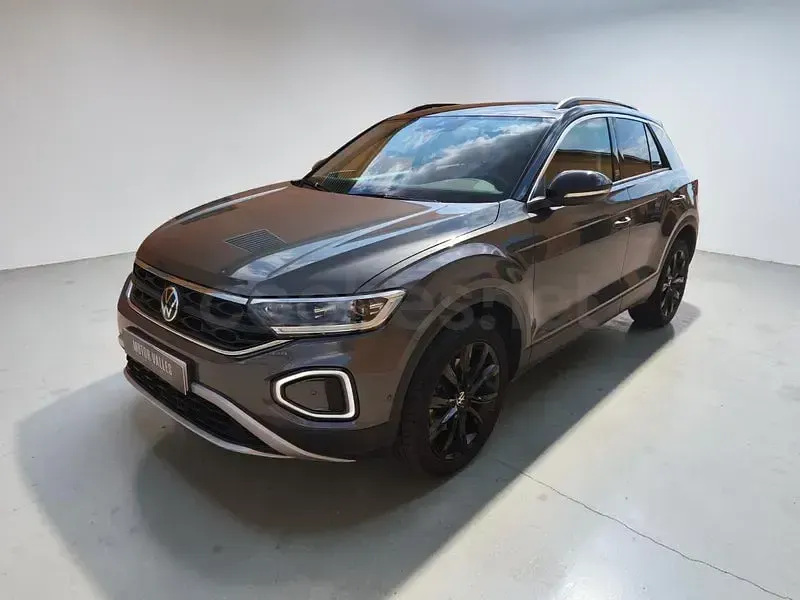 Usado VW T-Roc 150 CV (110 kW) 2024 Gris / plata SUV