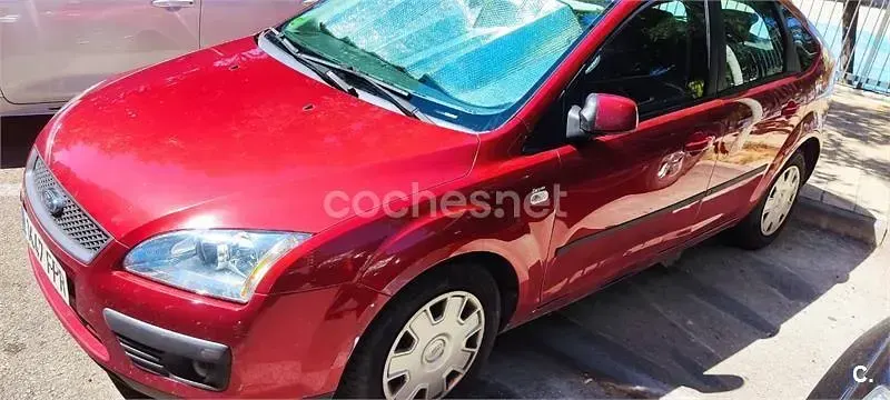 Usado Ford Focus Trend 100 CV (73 kW) 2007 Rojo Berlina