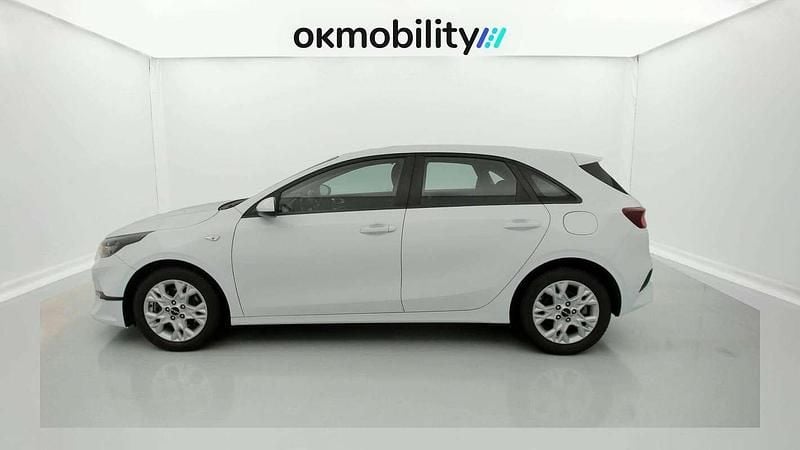 Używany Kia Ceed 120 KM (88 kW) 2022 Biały Hatchback