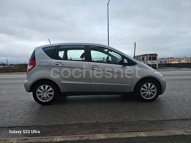 Usado Mercedes A180 Elegance 109 CV (80 kW) 2009 Gris / plata Monovolumen