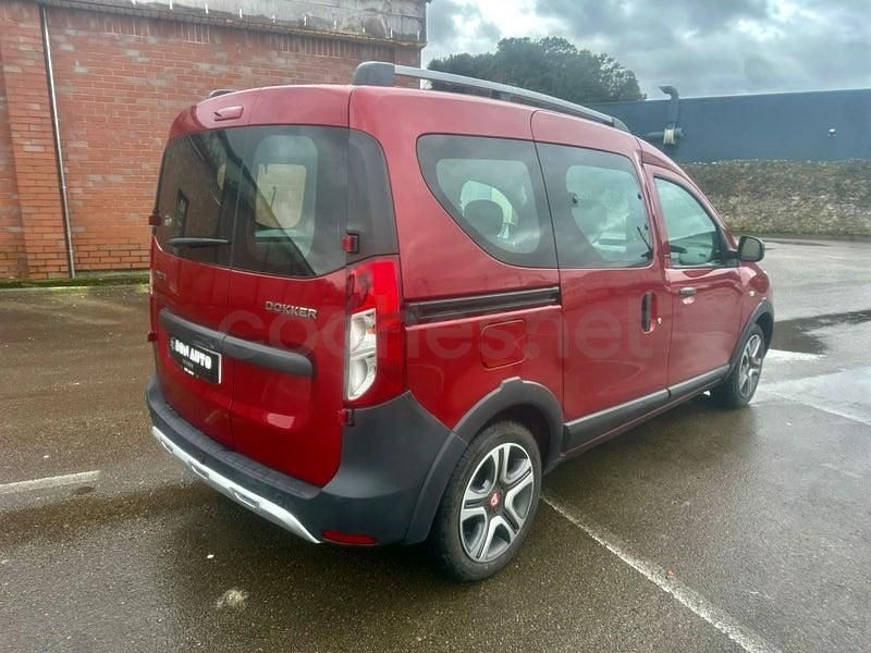Usado Dacia Dokker Essentiel 95 CV (69 kW) 2019 Granate Monovolumen