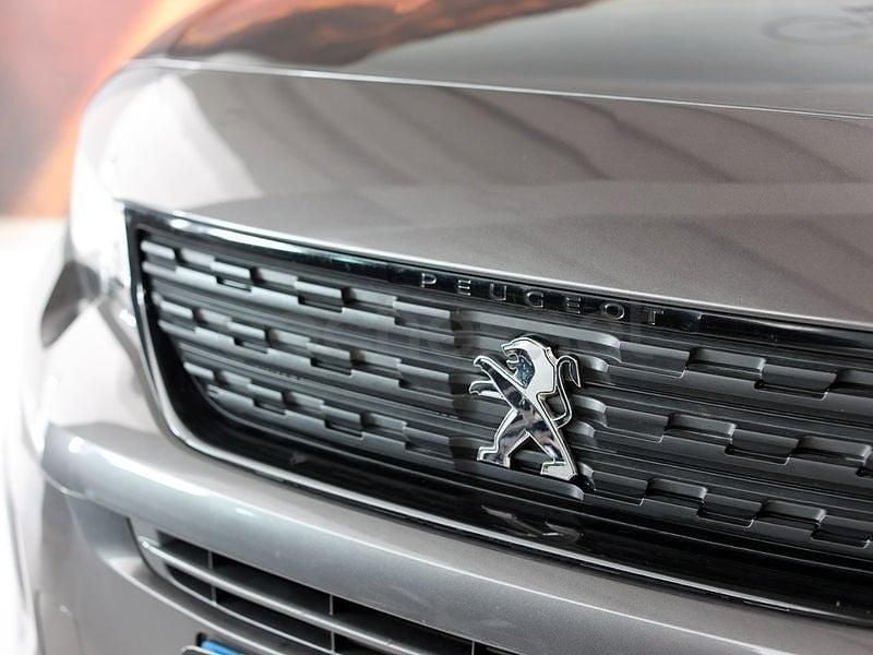 Usado Peugeot Rifter GT-line 130 CV (95 kW) 2020 Gris / plata Monovolumen