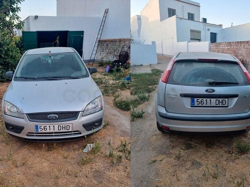Usado Ford Focus Trend 90 CV (66 kW) 2005 Gris / plata Berlina