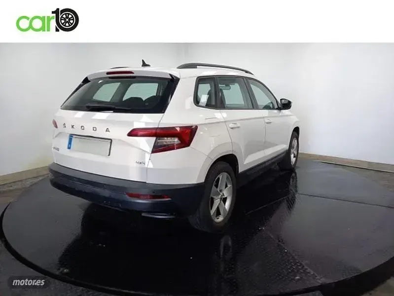 Usado Skoda Karoq Ambition 150 CV (110 kW) 2021 Blanco SUV
