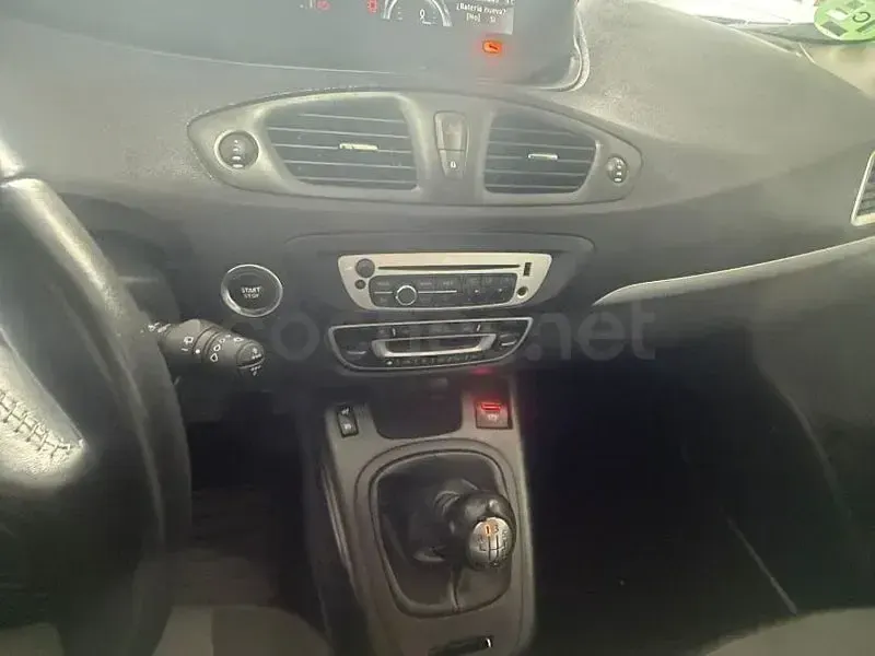 Usado Renault Scénic Dynamique 115 CV (84 kW) 2014 Negro Monovolumen
