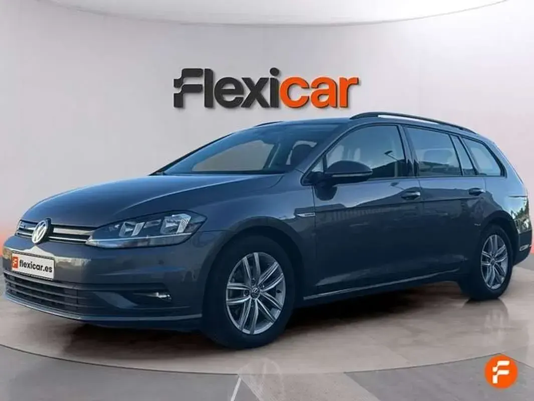 Usado VW Golf VII Advance 131 CV (96 kW) 2020 Gris Familiar