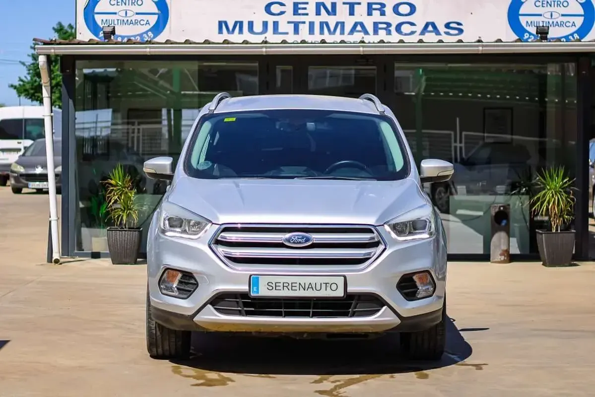 Usado Ford Kuga Trend+ 120 CV (88 kW) 2018 Gris SUV