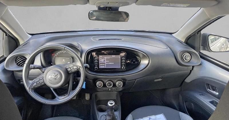 Usado Toyota Aygo X Play 72 CV (52 kW) 2024 SUV