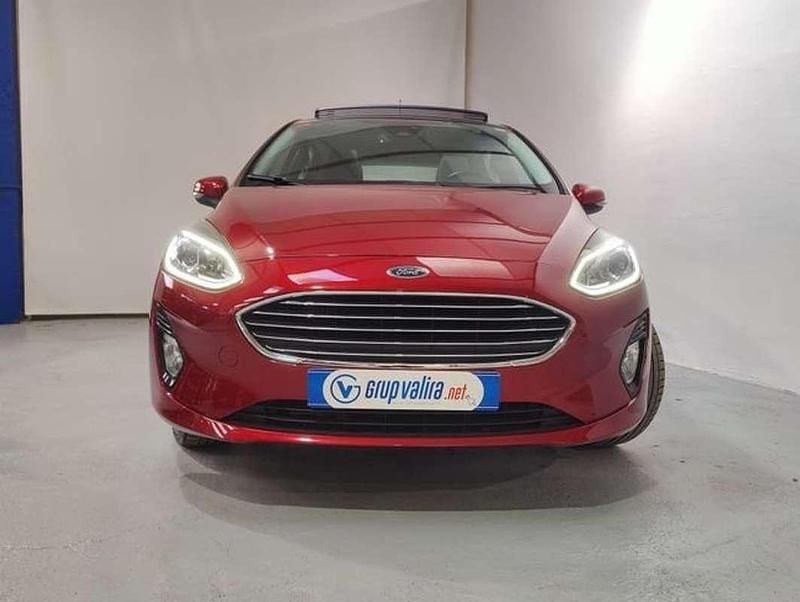Usado Ford Fiesta Titanium 101 CV (74 kW) 2017 Rojo Utilitario