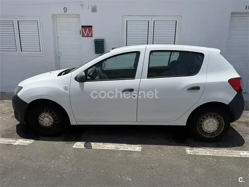Usado Dacia Sandero Base 75 CV (55 kW) 2015 Blanco Berlina