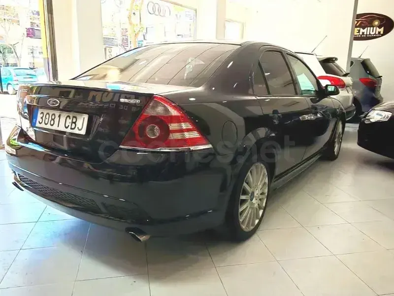 Usado Ford Mondeo ST 226 CV (166 kW) 2003 Negro Berlina