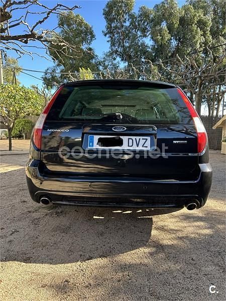 Usado Ford Mondeo ST 226 CV (166 kW) 2006 Negro Familiar