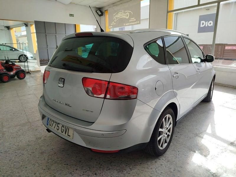 Usado Seat Altea XL Style 105 CV (77 kW) 2010 Gris / plata Monovolumen