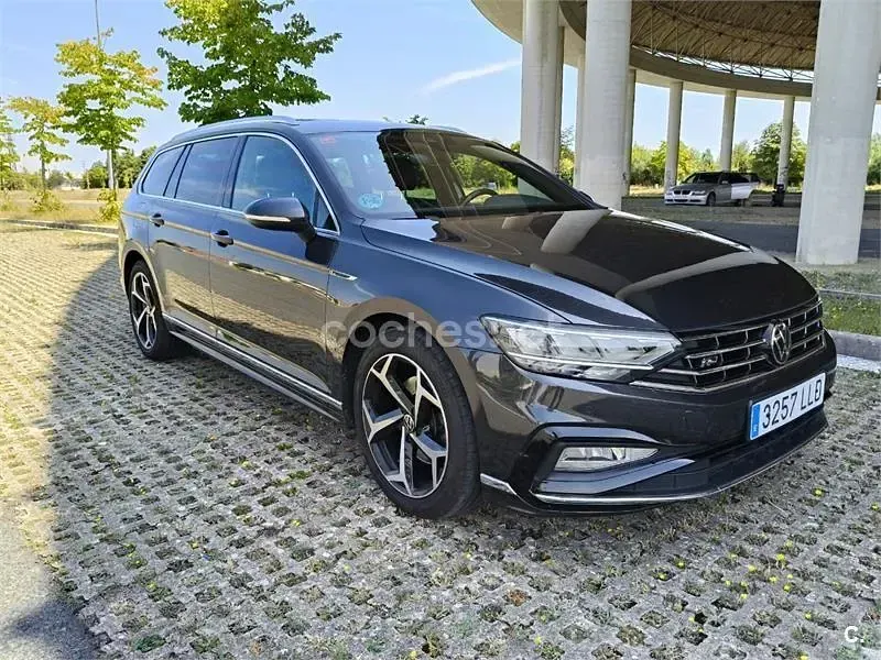 Usado VW Passat R-line 150 CV (110 kW) 2020 Negro Familiar