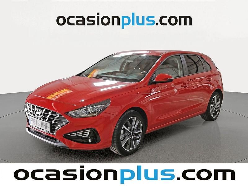 Usado Hyundai i30 110 CV (80 kW) 2023 Rojo Utilitario