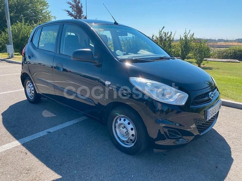 Negro Usado 2012 Hyundai i10 Classic Utilitario | 3999 € (Precio justo) - Imagen 1/4
