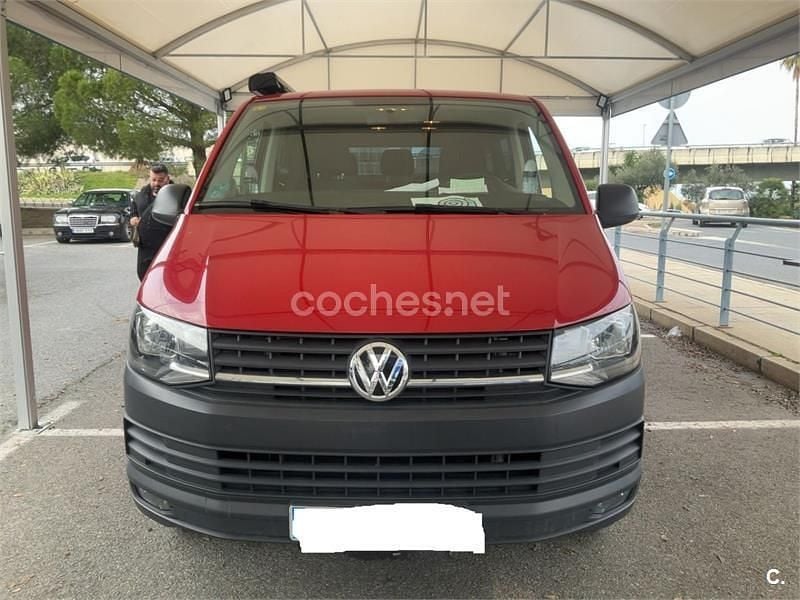 Usado VW Caravelle Trendline 102 CV (75 kW) 2018 Rojo Monovolumen