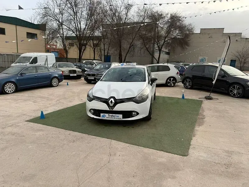 Usado Renault Clio IV Dynamique 90 CV (66 kW) 2014 Blanco Berlina