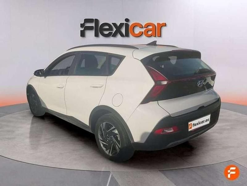 Usado Hyundai Bayon 99 CV (72 kW) 2021 Gris SUV