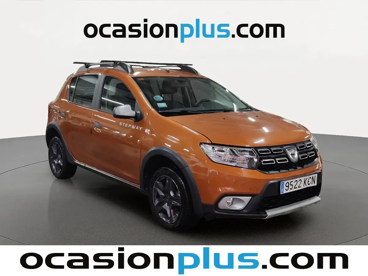 Usado Dacia Sandero 90 CV (66 kW) 2017 Naranja Utilitario
