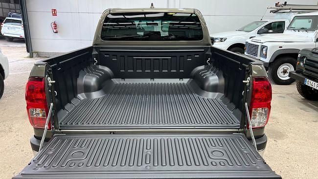 Usado Toyota HiLux Plus 151 CV (111 kW) 2023 Verde Pickup/Camioneta