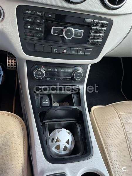 Usado Mercedes B200 156 CV (114 kW) 2012 Azul Monovolumen