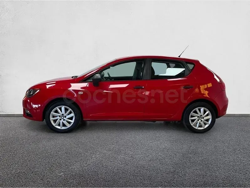 Usado Seat Ibiza Reference 90 CV (66 kW) 2016 Rojo Berlina