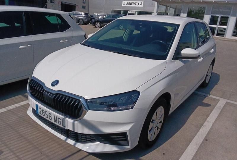 Blanco Usado 2023 Skoda Fabia Active Utilitario | 12.650 € (Precio justo) - Imagen 1/2