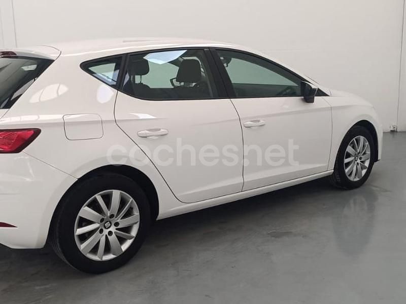 Usado Seat Leon Style 115 CV (84 kW) 2019 Blanco Berlina